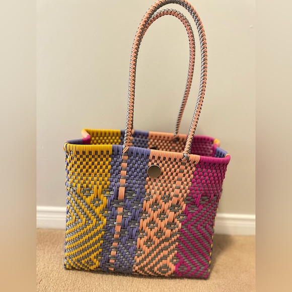 Hand Woven Tote bag made of plastic - Picture 1 of 9